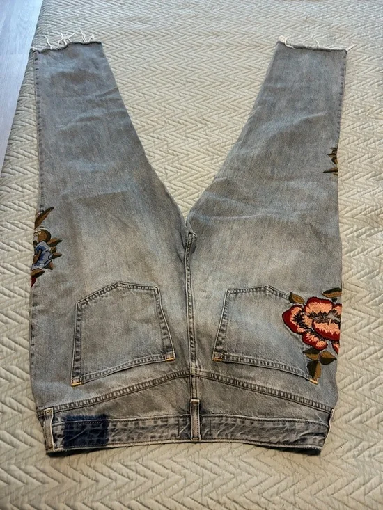 Bohemian Abercrombie&Fitch distressed and embroidered Jeans size 14 - Picture 3 of 4